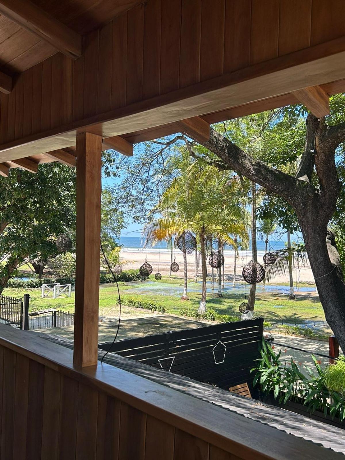 Casa Aura: Beachfront Premium Hostel Tamarindo Exterior foto