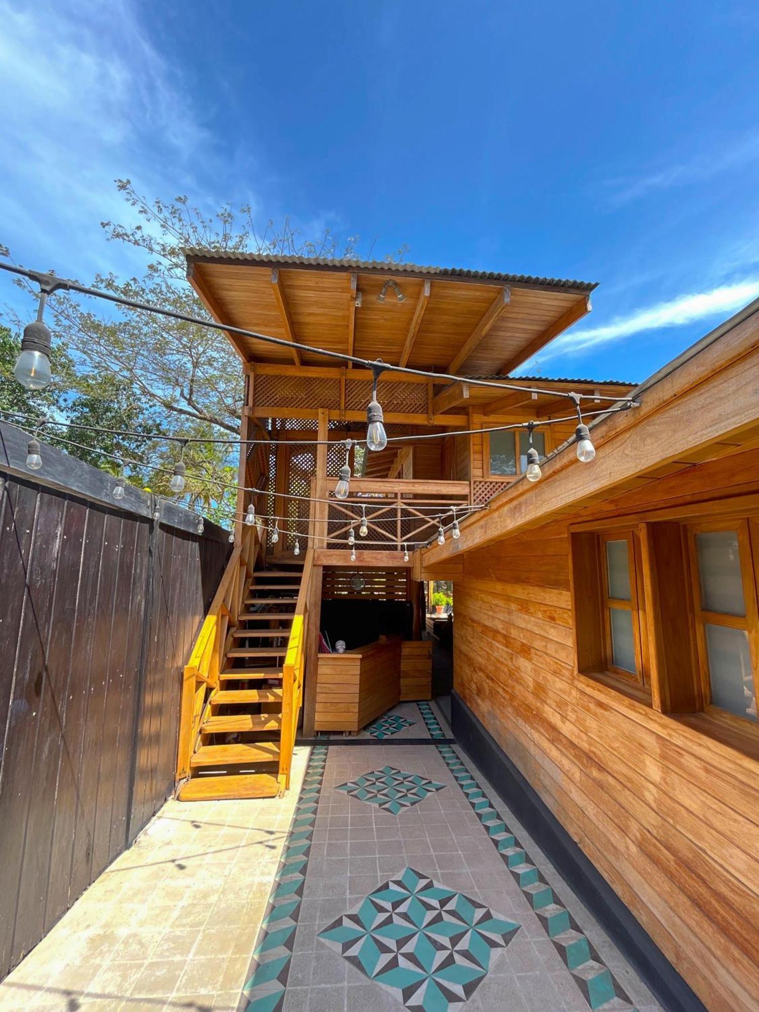 Casa Aura: Beachfront Premium Hostel Tamarindo Exterior foto