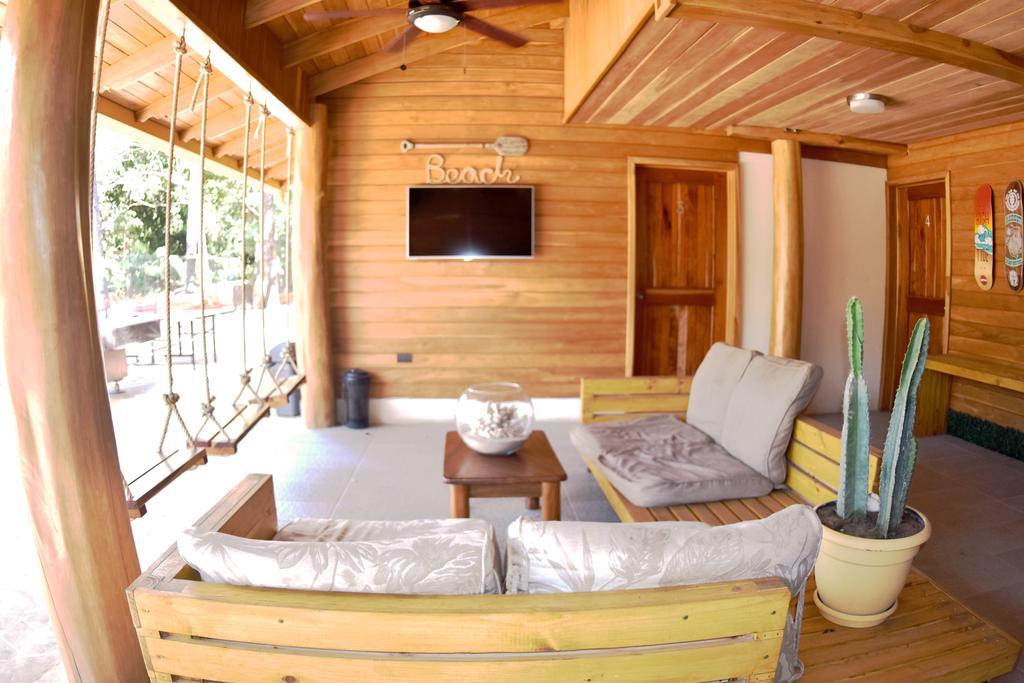 Casa Aura: Beachfront Premium Hostel Tamarindo Exterior foto
