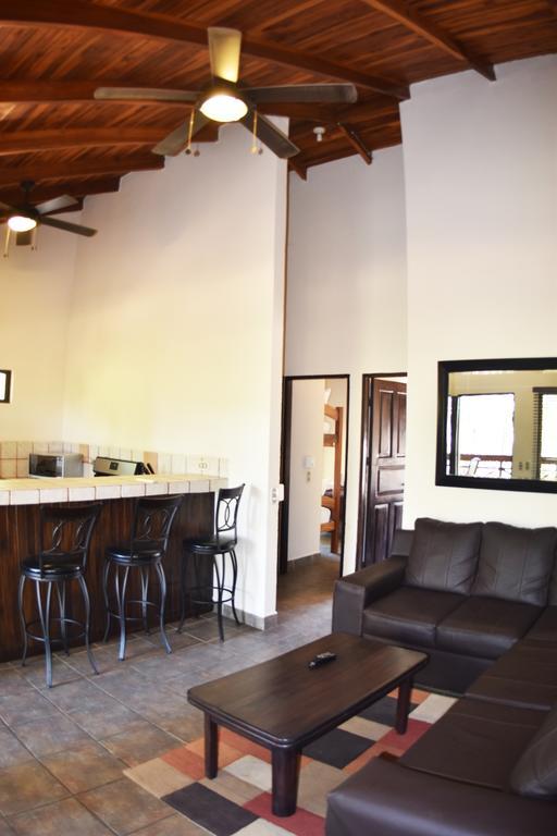 Casa Aura: Beachfront Premium Hostel Tamarindo Quarto foto
