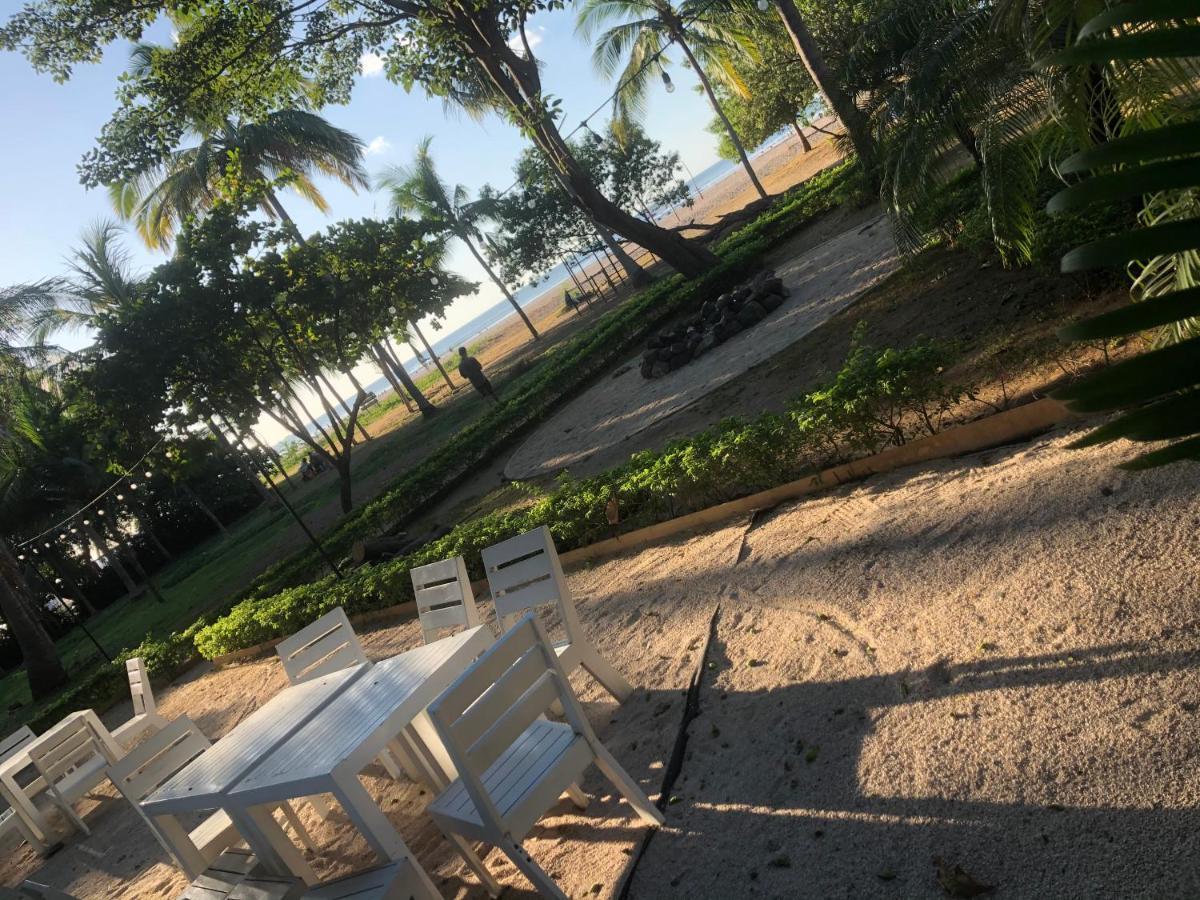 Casa Aura: Beachfront Premium Hostel Tamarindo Exterior foto